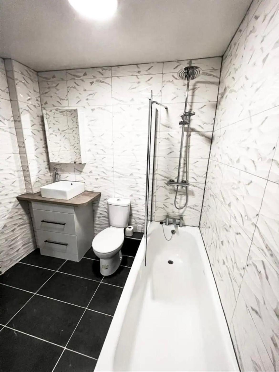 Lovely 1-Bedroom Apartment, Free Street Parking Newcastle upon Tyne Dış mekan fotoğraf